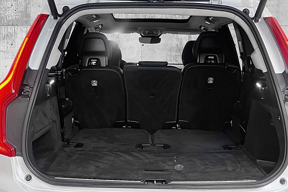 Volvo XC90 11 of 29