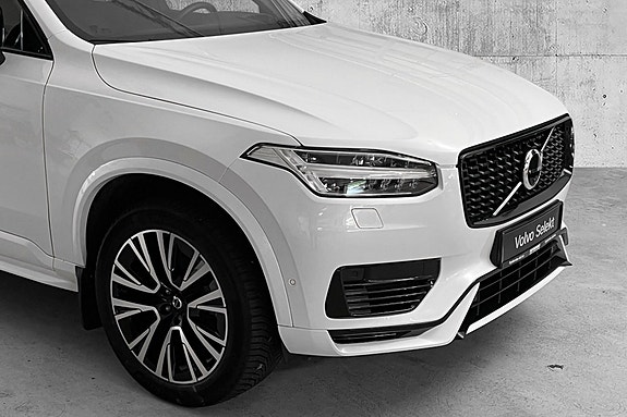 Volvo XC90 2 of 29