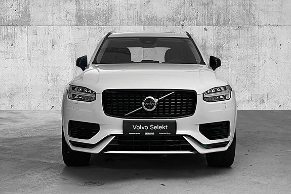Volvo XC90 3 of 29