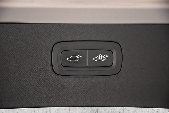 Volvo XC90 12 of 30