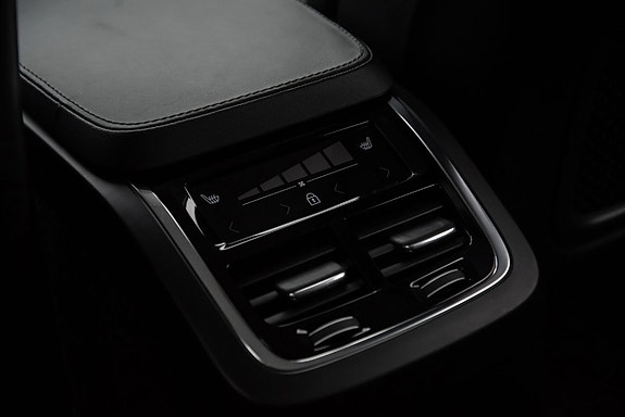 Volvo XC90 30 of 30