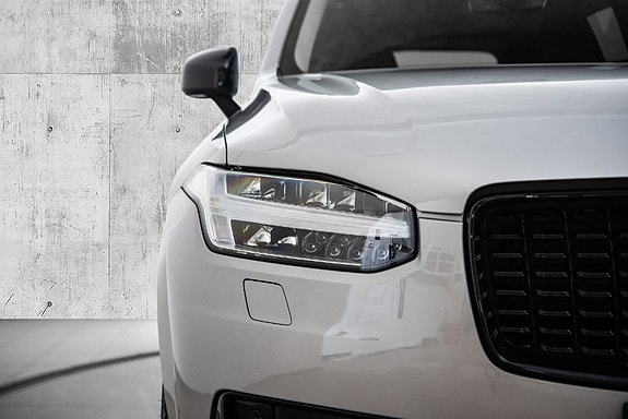 Volvo XC90 4 of 30