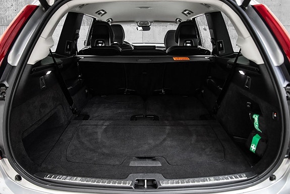 Volvo XC90 10 of 30