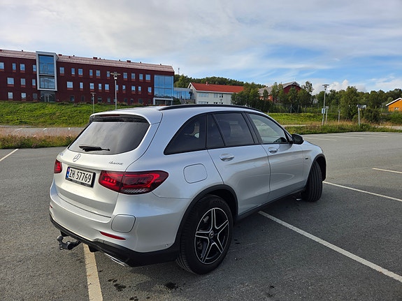 Mercedes-Benz GLC300 e 7 of 23