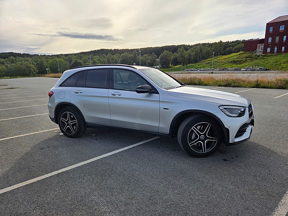 Mercedes-Benz GLC300 e 9 of 23