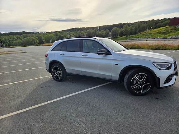 Mercedes-Benz GLC300 e 8 of 23