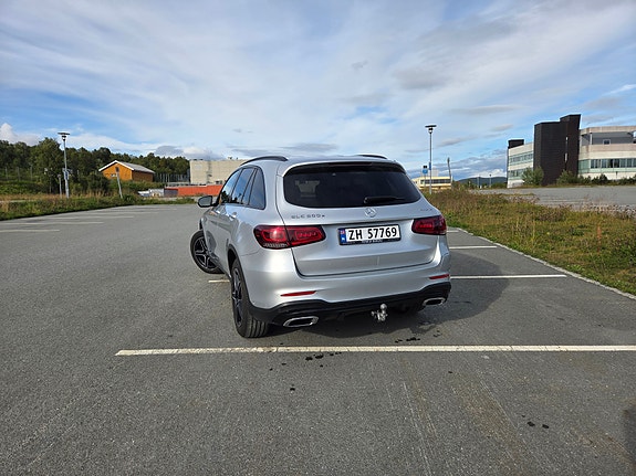 Mercedes-Benz GLC300 e 6 of 23