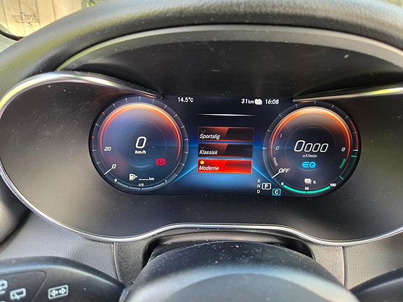 Mercedes-Benz GLC300 e 13 of 23