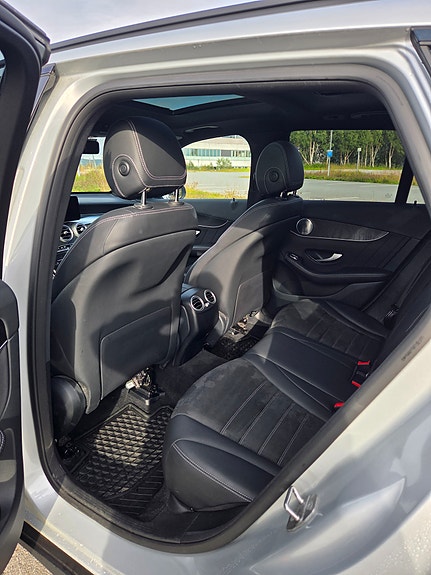 Mercedes-Benz GLC300 e 18 of 23
