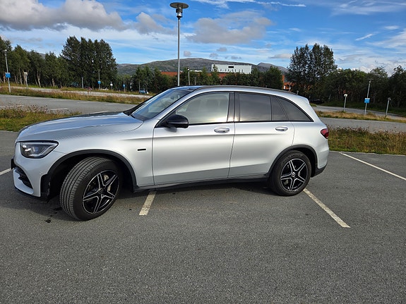 Mercedes-Benz GLC300 e 4 of 23