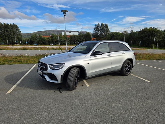 Mercedes-Benz GLC300 e 3 of 23