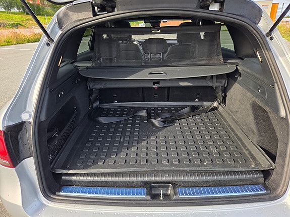 Mercedes-Benz GLC300 e 20 of 23