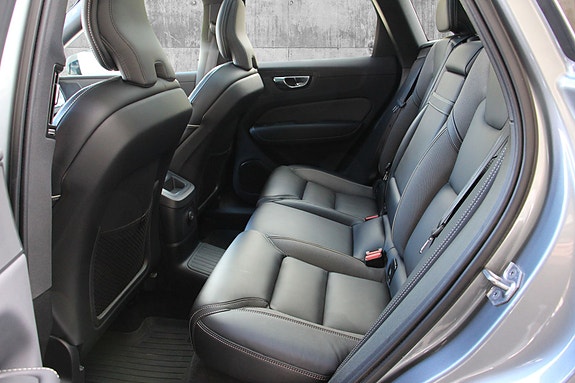 Volvo XC60 13 of 30