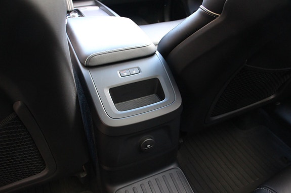 Volvo XC60 14 of 30