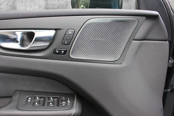 Volvo XC60 12 of 30