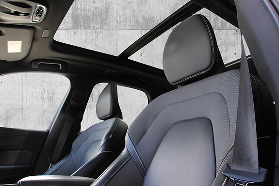 Volvo XC60 11 of 30