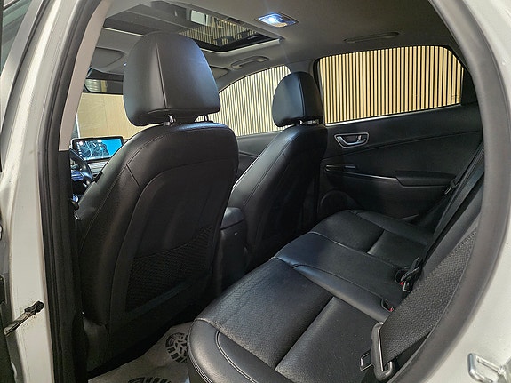 Hyundai Kona 26 of 30