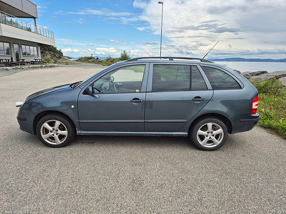 Skoda Fabia 2 of 11