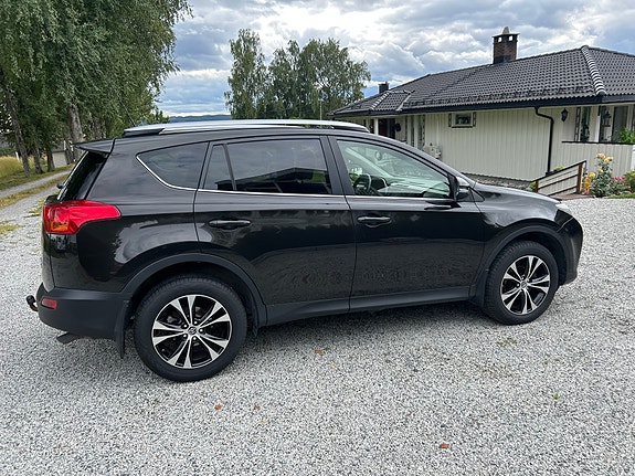 Toyota RAV4 3 of 13