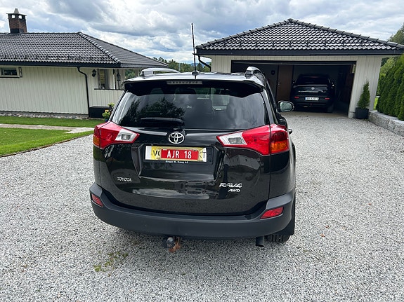 Toyota RAV4 2 of 13