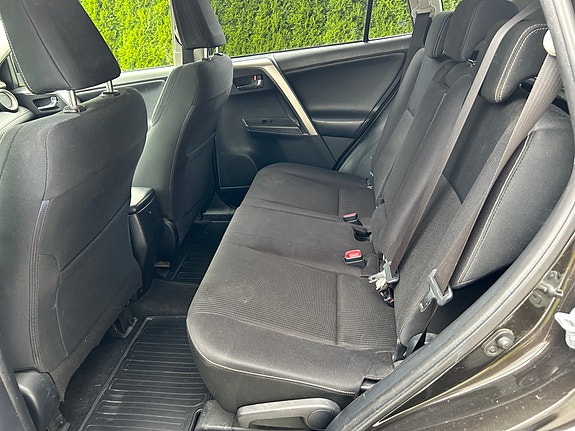Toyota RAV4 7 of 13