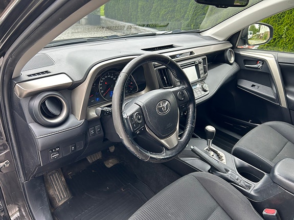 Toyota RAV4 10 of 13