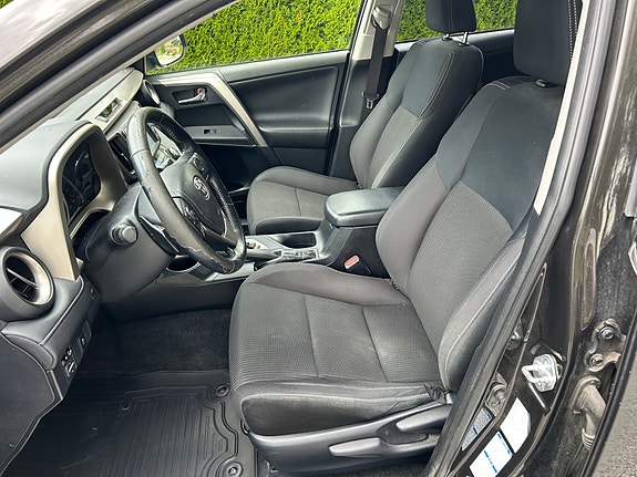 Toyota RAV4 11 of 13