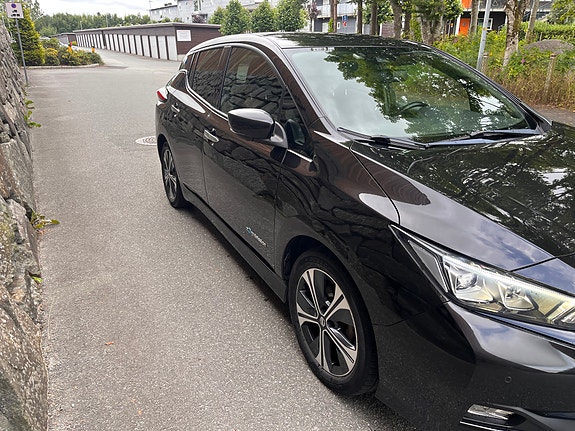 Nissan Leaf 4 of 11