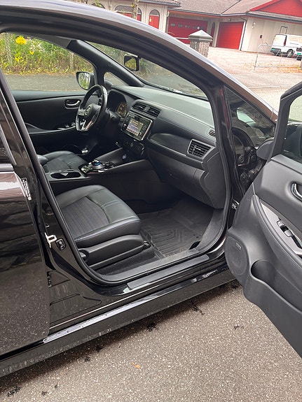 Nissan Leaf 9 of 11
