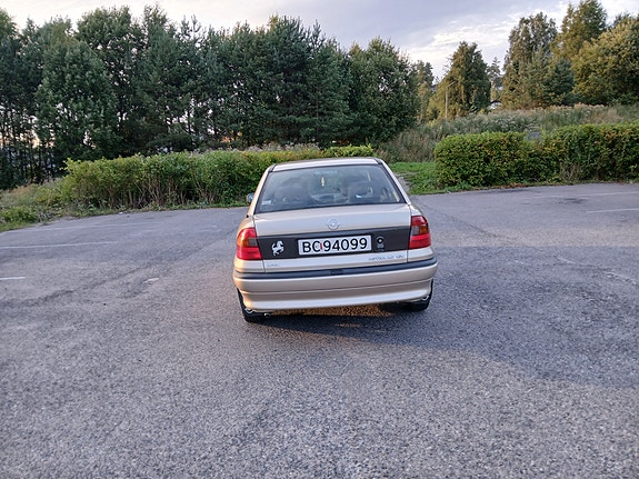 Opel Astra 2 of 30