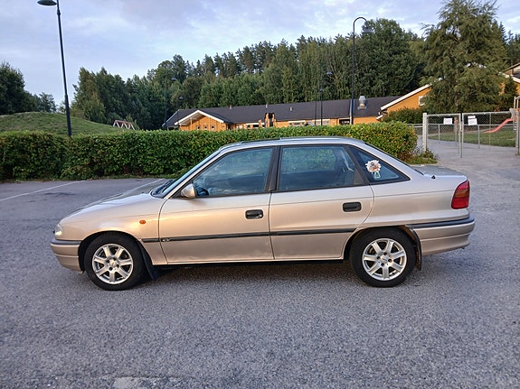 Opel Astra 19 of 30