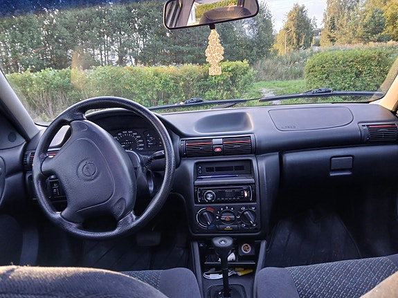 Opel Astra 15 of 30