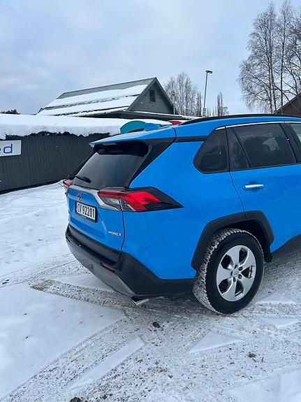 Toyota RAV4 4 of 16