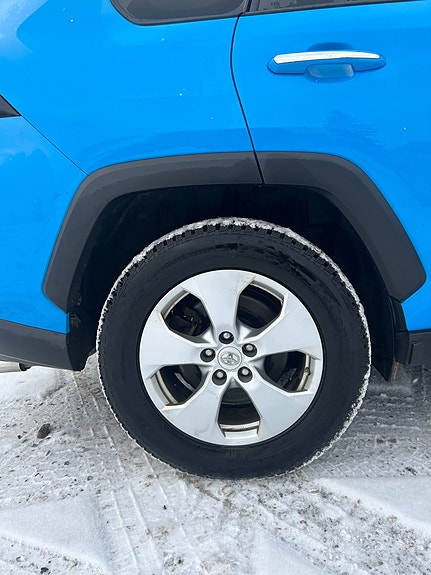 Toyota RAV4 3 of 16