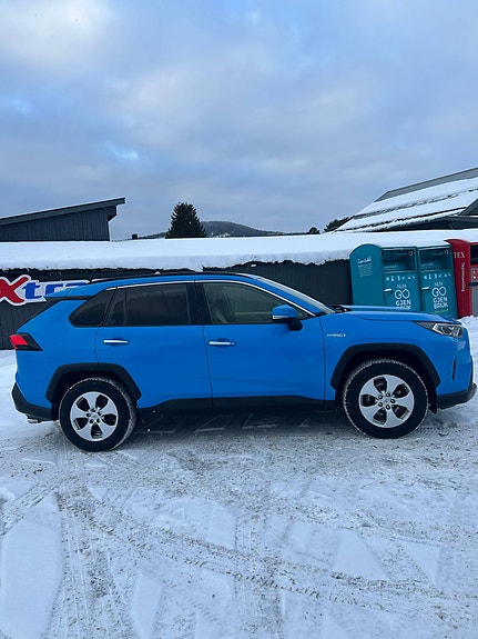 Toyota RAV4 2 of 16