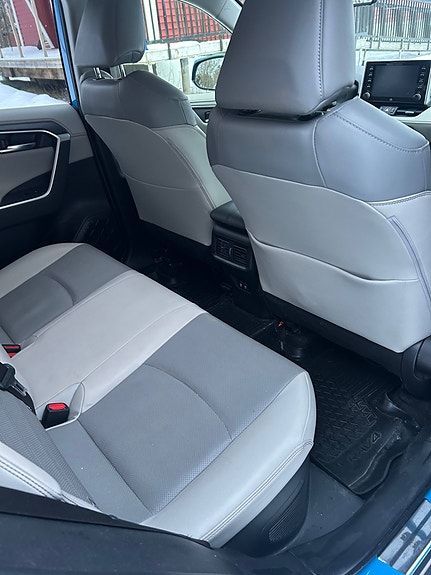 Toyota RAV4 9 of 16