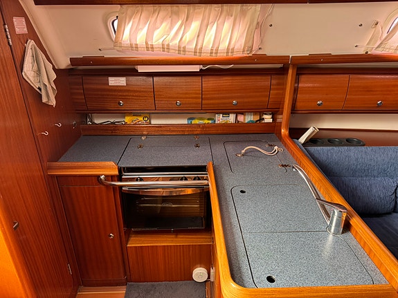 Bavaria 36 AC (3 cab) 9 of 14