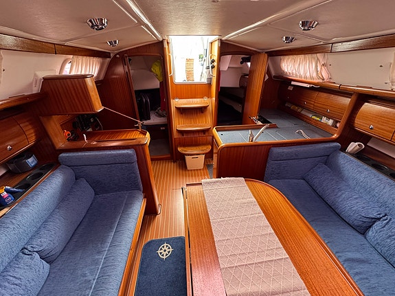Bavaria 36 AC (3 cab) 12 of 14
