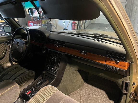 Mercedes-Benz 450 SEL 14 of 28