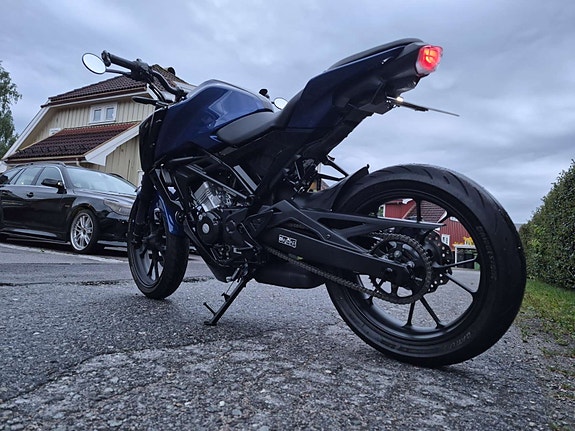 Honda CB 125 R 19 of 30