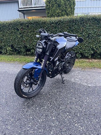Honda CB 125 R 4 of 30