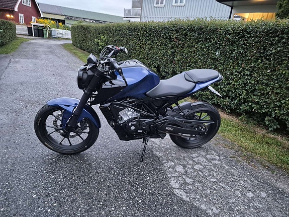 Honda CB 125 R 6 of 30