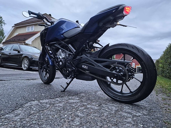 Honda CB 125 R 5 of 30