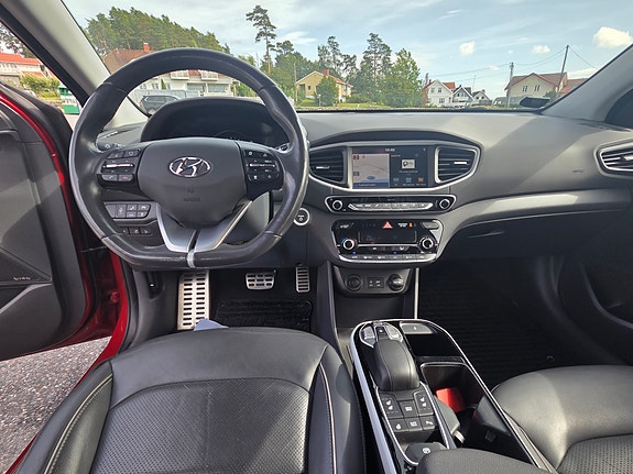 Hyundai IONIQ 12 of 19