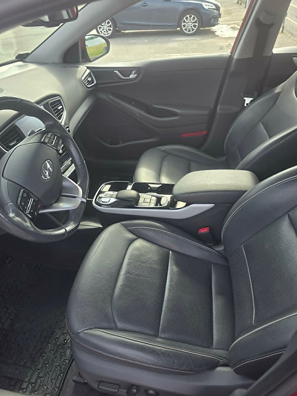 Hyundai IONIQ 18 of 19