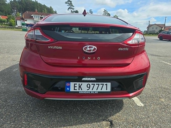 Hyundai IONIQ 2 of 19