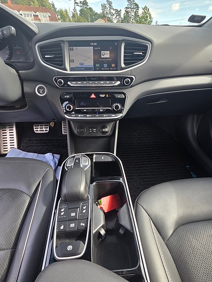 Hyundai IONIQ 13 of 19