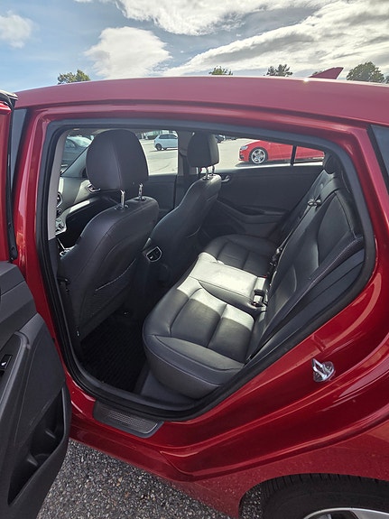 Hyundai IONIQ 11 of 19