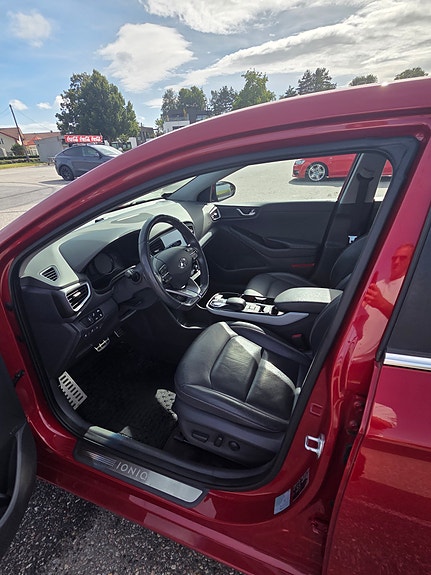 Hyundai IONIQ 8 of 19