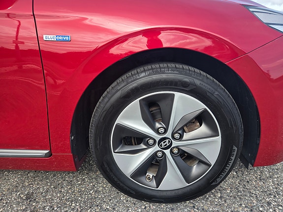 Hyundai IONIQ 17 of 19